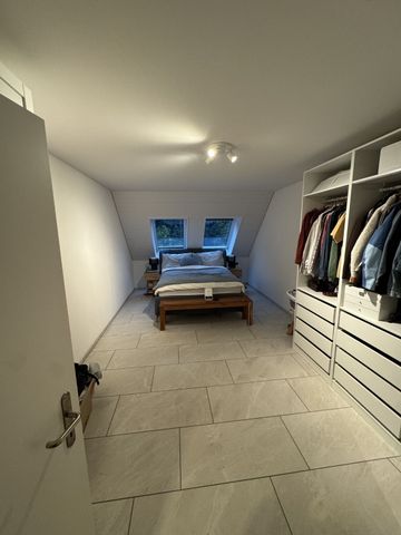 4-ROOM APARTMENT WITH DUPLEX IN PFAFFHAUSEN (ZH), FURNISHED, TEMPORARY - Photo 2