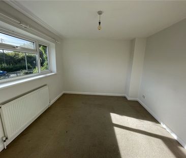 Well presented 3 bedroom farm cottage in the popular village of Kin... - Photo 2