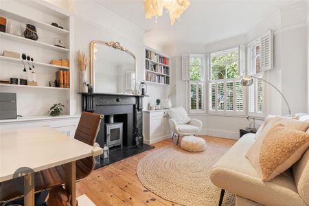 4 bedroom end of terrace house to rent - Photo 3