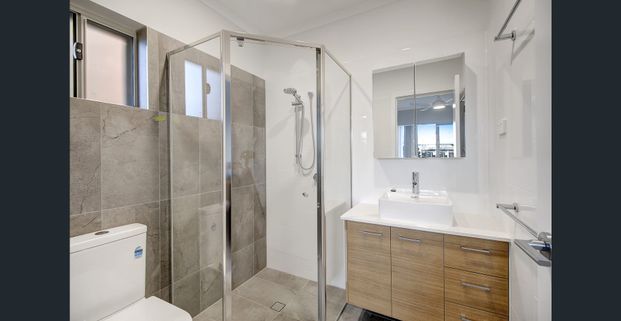 Private 2 Bedroom Unit with Courtyard in Newmarket! - Photo 1