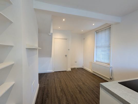 1 Bed Flat, Whiteley Road, SE19 - Photo 1