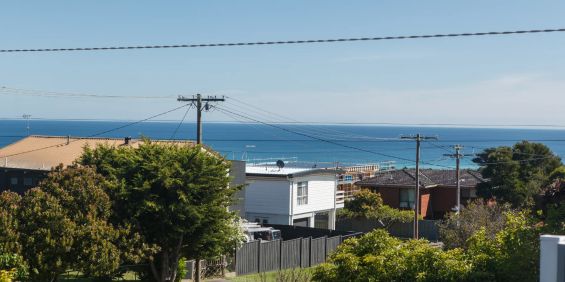 Updated family home with bay views.. - Photo 3
