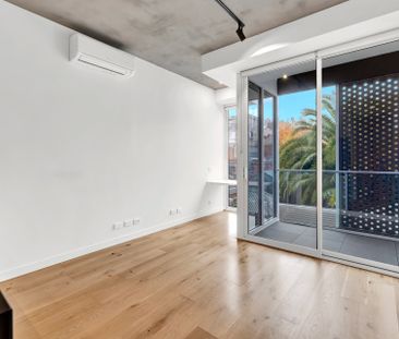 Modern living with study space - Photo 1