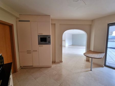 Appartement met 2 slaapkamers, ruim terras en staanplaats! - Foto 5