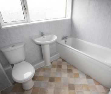 3 bedroom end of terrace house to rent - Photo 3