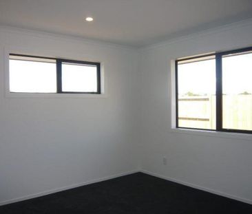Executive Home In Private Location - Photo 5