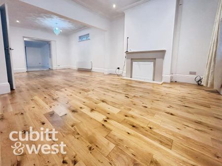 4 bedroom detached house to rent - Photo 2