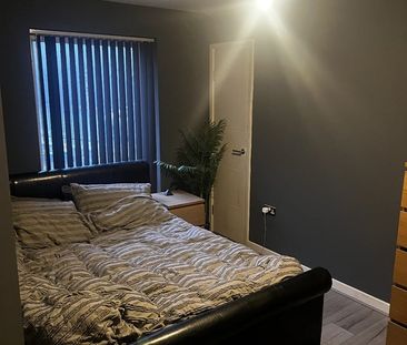 Room in a Shared Flat, Loxford Road, IG11 - Photo 5