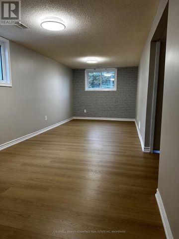 23 FAIRLAWN CRESCENT, Welland, Ontario, L3C5Z2 - Photo 3
