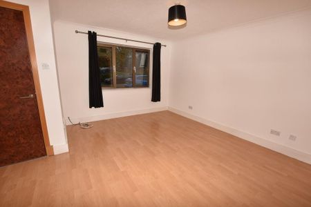 2 bedroom ground floor maisonette to rent - Photo 2