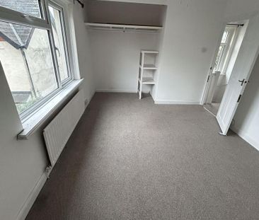 2 bedroom end of terrace house to rent - Photo 4