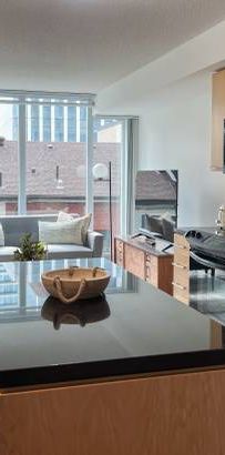 Spacious 2 Bed, 2 Bath in Queen West with Balcony and King Sized Prima - Photo 1