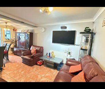 4 Bed Semi-Detached House, Mitcham Road, CR0 - Photo 1