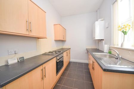 2 bedroom terraced house to rent - Photo 3