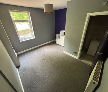 1 bed House Share - To Let - Photo 2