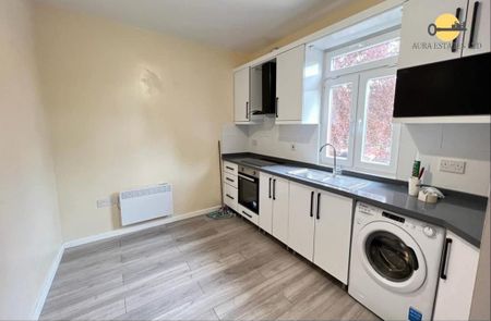 3 bedroom flat to rent - Photo 3