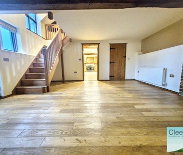 3 bed barn conversion to rent in Southam Lane, Southam, GL52 - Photo 2