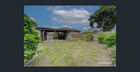 FANTASTIC FIND IN CONVENIENT LOCATION - Photo 4