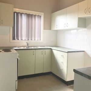 3 Bedroom Family Home - Photo 2