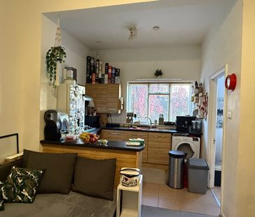 2 Bed Flat, Bloom Grove, SE27 - Photo 6