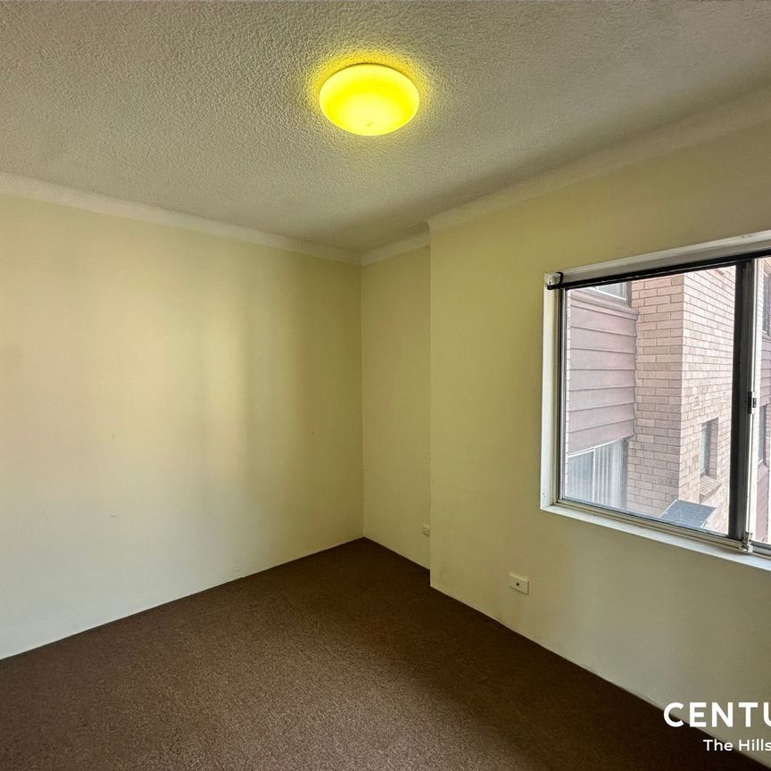 Quality Unit in a Popular Location&period; - Photo 1