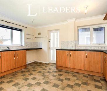 4 bedroom house to rent Como Place, Newcastle, ST5 - Photo 5