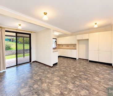 2 bedroom cottage with large garage & huge yard - Photo 6