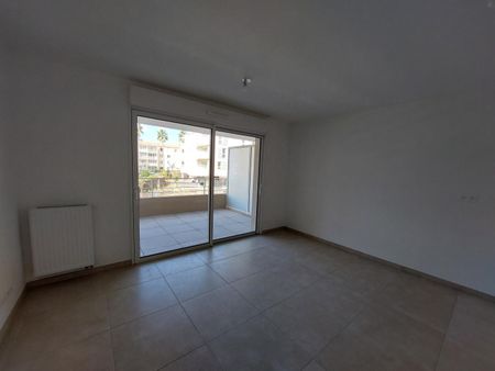 location Appartement T2 DE 38.42m² À HYERES - Photo 3