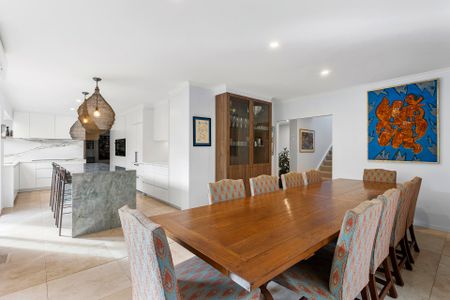 Fully-furnished and Well-appointed Family Home overlooking Ranelagh reserve – Walk to Village & Beach - Photo 3
