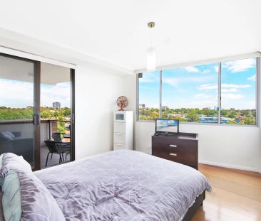 Stunning Apartment With Sweeping Views In Prime Cammeray Location - Photo 1
