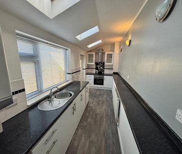 2 bedroom end of terrace house to rent - Photo 6