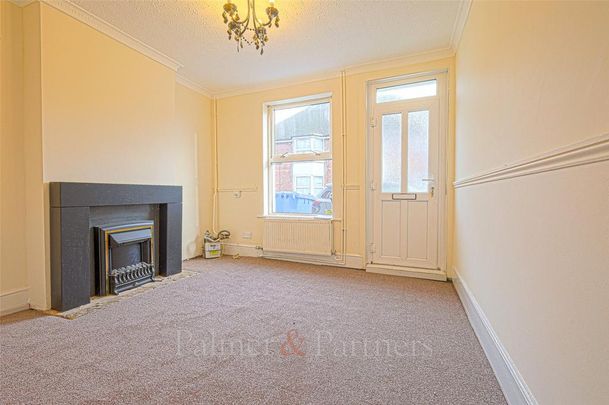 2 bedroom end of terrace house to rent - Photo 1