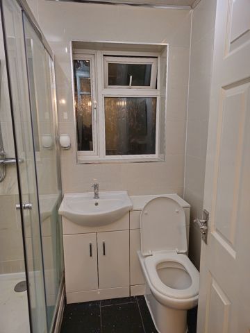 2 Bed Terraced House, Fernleigh Close, CR0 - Photo 5