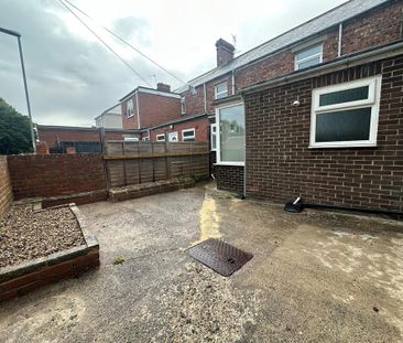 2 bedroom end of terrace house to rent - Photo 2