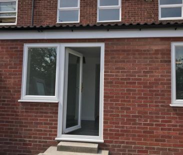 5 bed house to rent in Stanley Wooster Way, Colchester - Photo 4