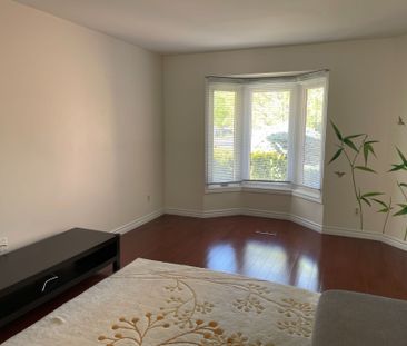 For Lease - 1072 Stephenson Drive, Burlington, Ontario - Photo 1