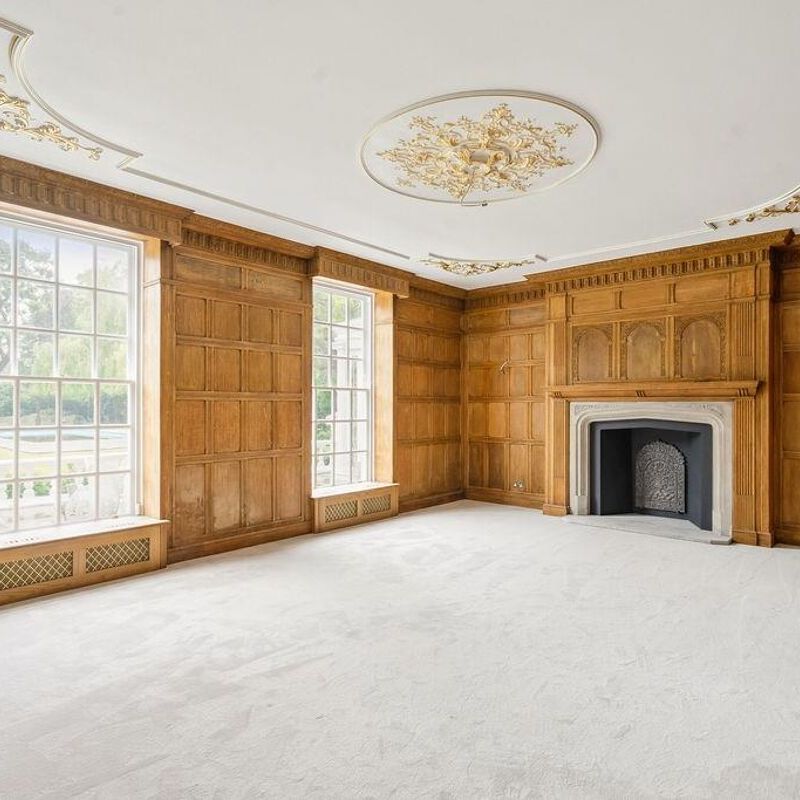 This impressive, newly refurbished family home is located on one of the most desirable roads in North West London, Bishops Avenue. - Photo 1