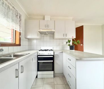 Comfortable Family Living in Quiet Court Location - Photo 6