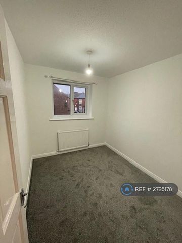 3 bedroom terraced house to rent - Photo 4