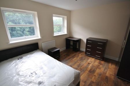 4 bedroom townhouse to rent - Photo 4