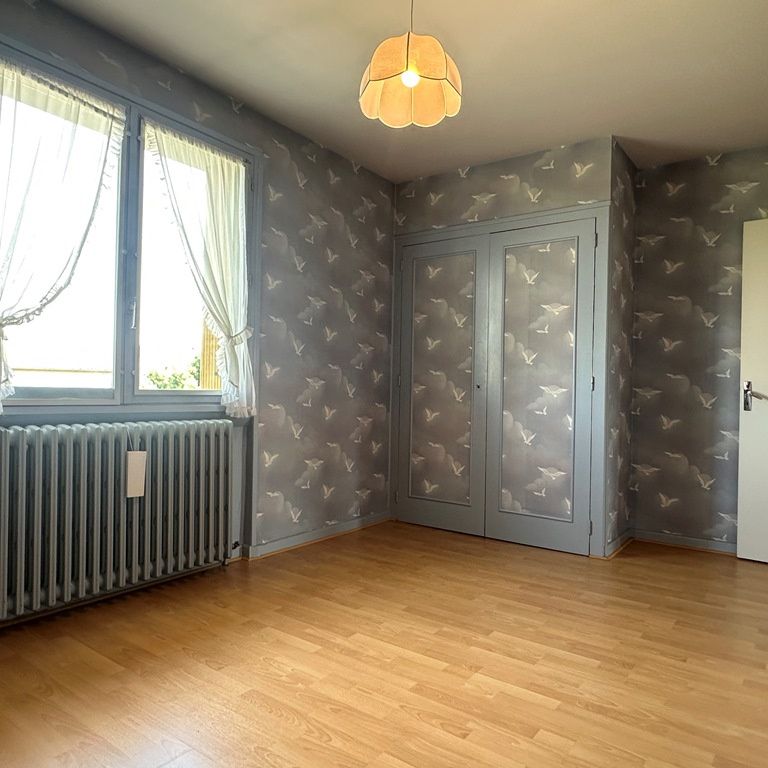 Maison 182m2 4 chambres, avec grand terrain et garages - Photo 1