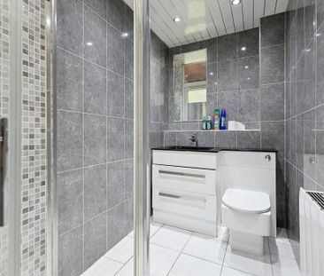 2 bedroom ground floor flat to rent - Photo 1