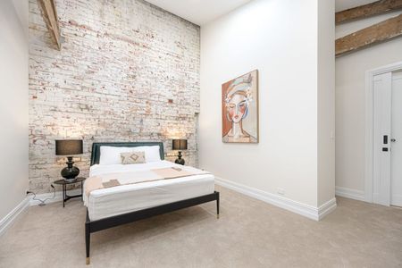 Luxurious & Grand 4 Bedroom Apartment on Auburn Street! - Photo 3