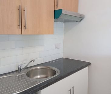 Studio Flat, Park Avenue Road, N17 - Photo 1