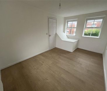3 bedroom end of terrace house to rent - Photo 2