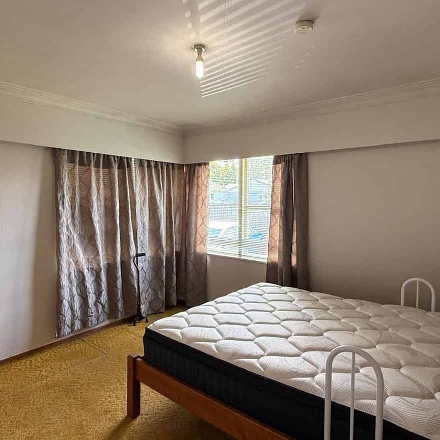 Cosy Two Bedroom Unit in Prime Location - Photo 1