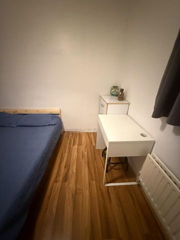 1 bedroom in a flat share to rent - Photo 3