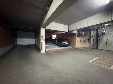 Ruim en lichtrijk 2-slaapkamerappartement in centrum Kortrijk - Photo 2