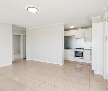 STUNNING TOP FLOOR APARTMENT WITH RIVER VIEWS - Photo 3