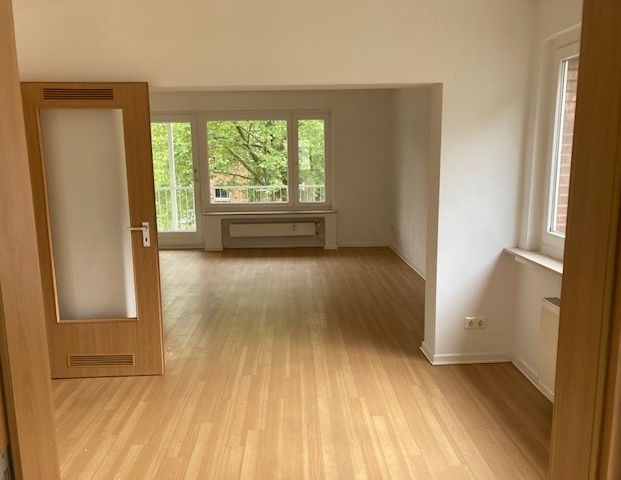 Charmante 2,5 Raum-Wohnung mit großem Balkon - Foto 1